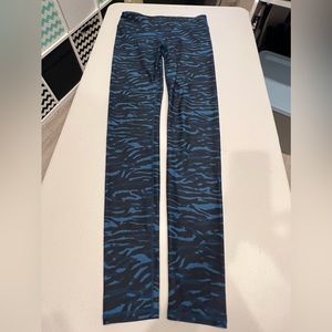 Fabletics blue camo leggings S